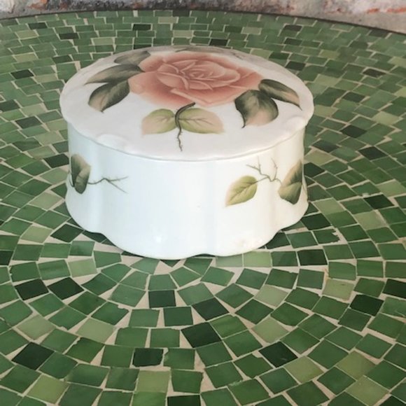 2004 PEACH ROSE PORCELAIN JEWELRY OR TRINKET BOX - Picture 3 of 9